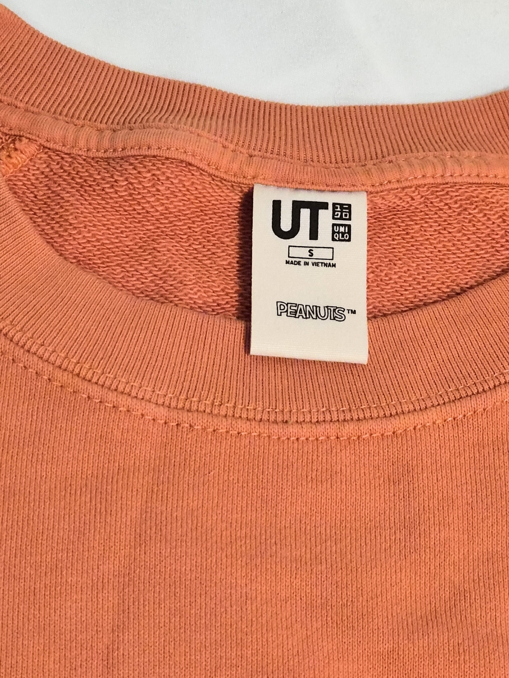 Peanuts x Uniqlo UT "Happiness is a Warm Puppy" Sweatshirt - Picture 3 of 6